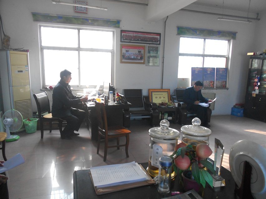 河南省林业厅农村林业改革发展处处长邓建钦莅临哥仨合作社指导工作